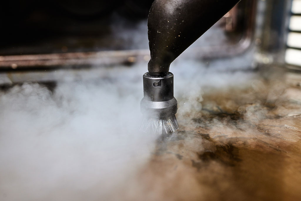 Confira agora 4 vantagens de como empreender na limpeza profissional a vapor
