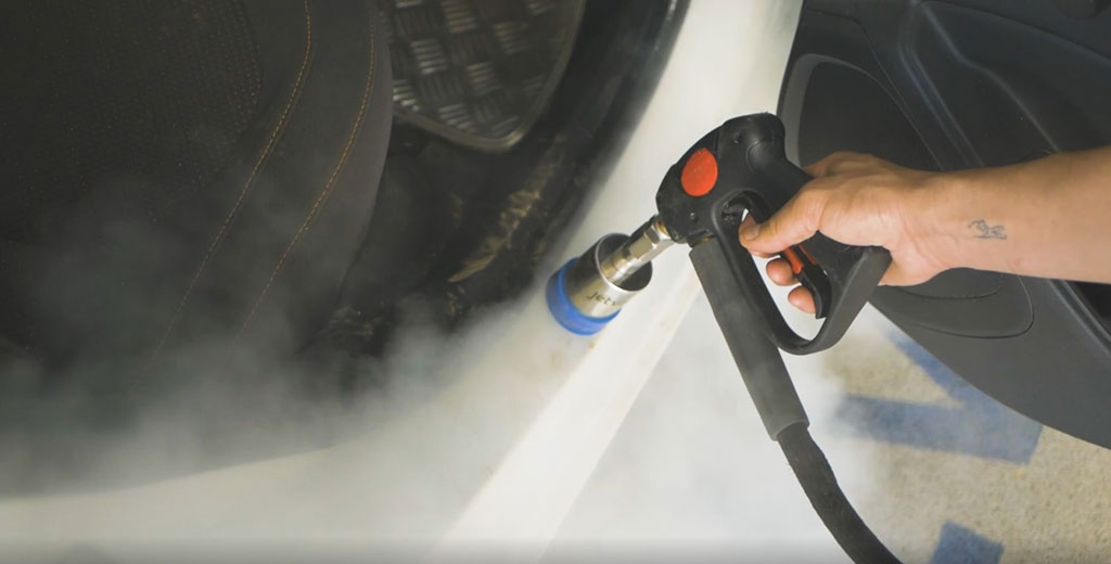 Limpeza a vapor é uma super parceira dos Lava Cars, ela garante uma higienização profunda, que traz de volta aquele brilho de fábrica na lataria dos carros